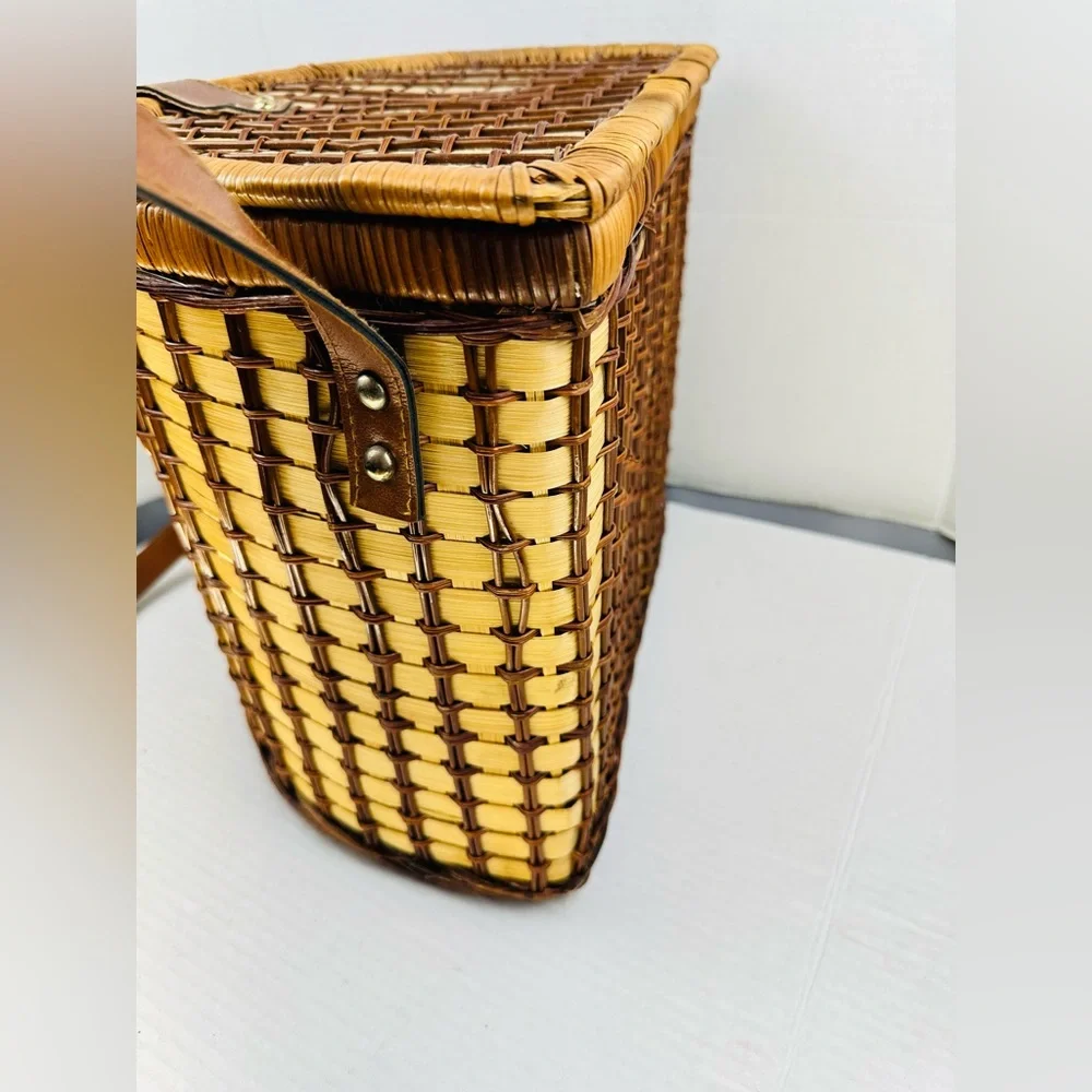 Vintage Vertical Picnic Basket With Floral Cloth Lining and leather strap - Picture 9 of 10